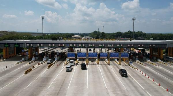 Kendaraan Melimpah di Tol Trans Jawa Selama Libur Panjang