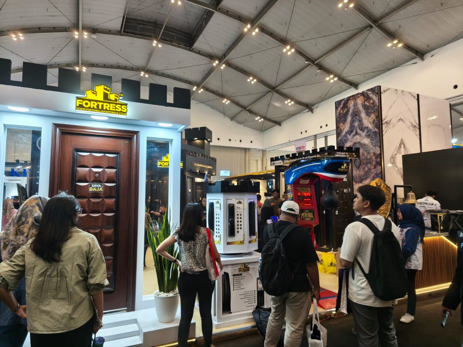 ---
Tiga Merek Terdepan Hadirkan Solusi Hunian Terintegrasi di IndoBuildTech Expo 2026
---