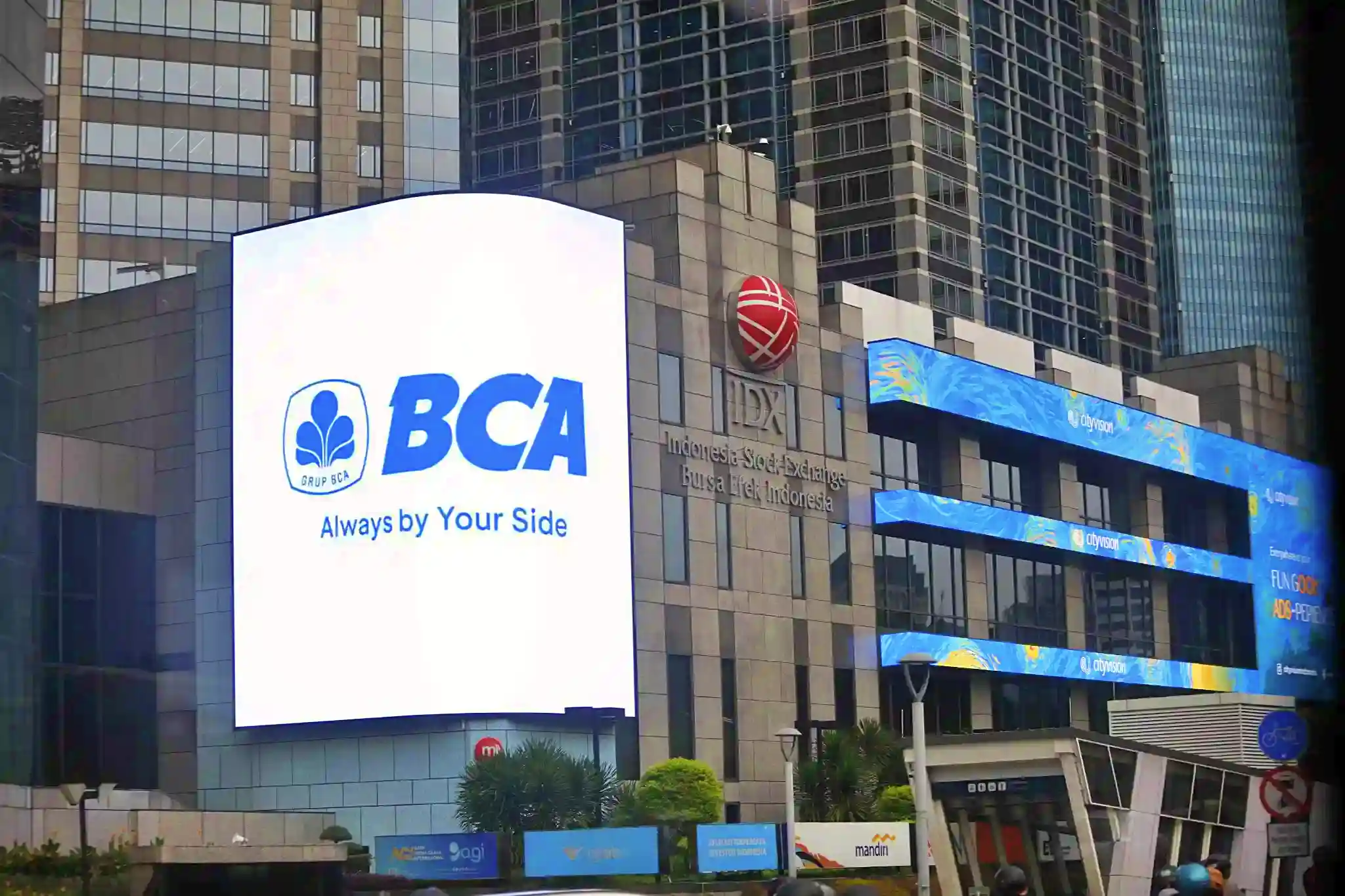 Investor Asing Rotasi Saham Perbankan: BBRI Dijual, BBCA dan BMRI Dibeli