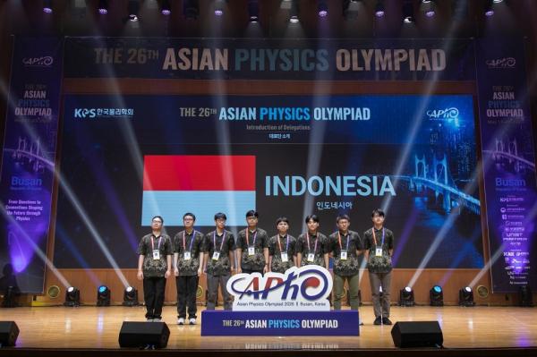Prestasi Gemilang Tim Olimpiade Fisika Indonesia