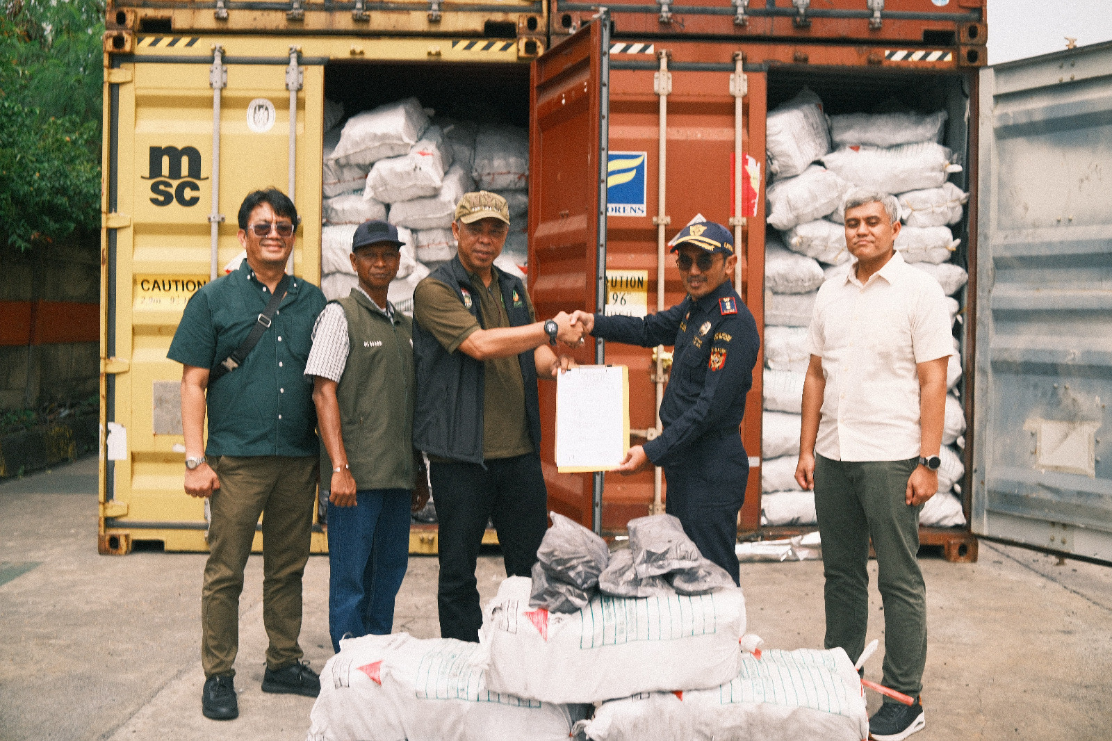 Bea Cukai Belawan Serahkan Lima Kontainer Arang Bakau Ilegal ke Ditjen Gakkum Kemenhut