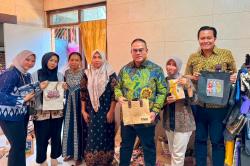 Mesin Jahit Tua Dukung Kehidupan Lima Keluarga Bersama PNM Mekaar