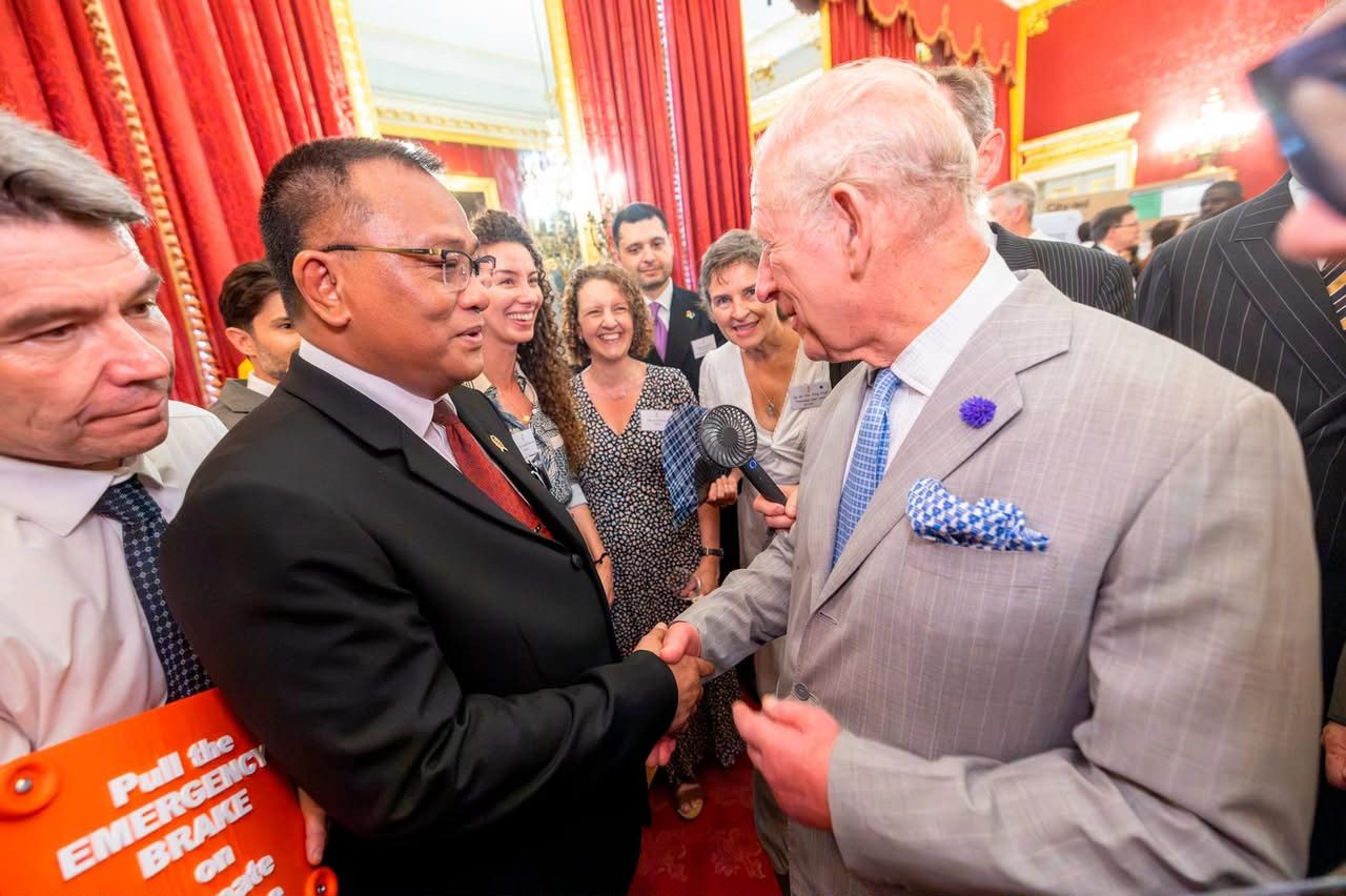 Menteri Jumhur Sampaikan Salam Presiden Prabowo kepada Raja Charles III