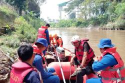 Bocah 11 Tahun Terbawa Arus Kali Ciliwung