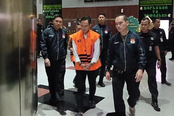 Bupati Cilacap Nonaktif Mengajukan Gugatan Praperadilan