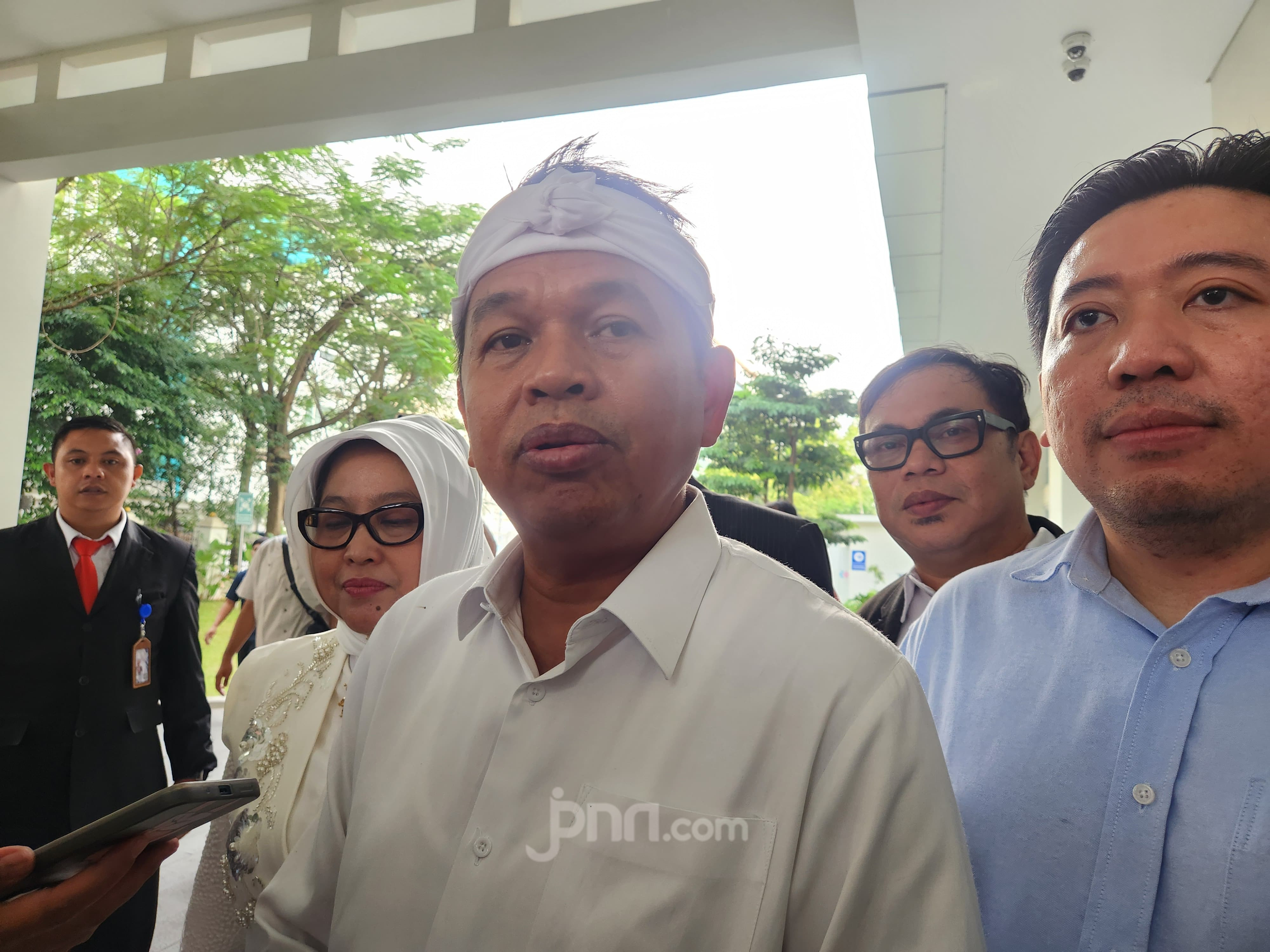 ---
Dedi Mulyadi Temukan Dugaan Pelanggaran Ketenagakerjaan di Pabrik Batu Kapur

---