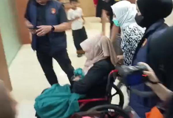 Pemeriksaan Kesehatan Dokter Tifa dan Roy Suryo Usai