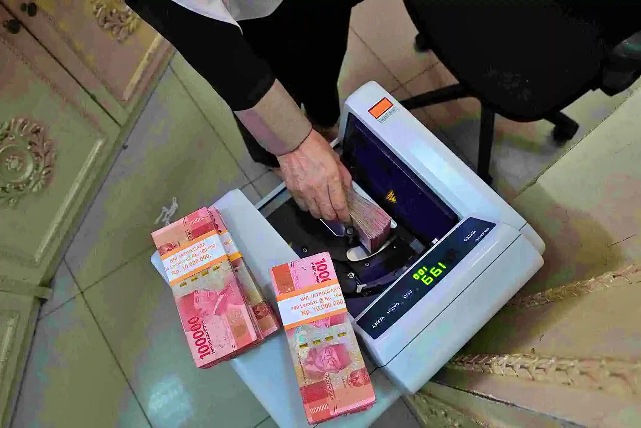 Rupiah Ditutup Melemah di Level 17.907 Akibat Ekspektasi The Fed dan Inflasi