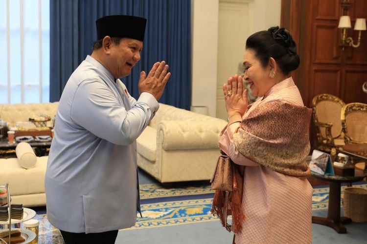 Gaya Busana Titiek Soeharto saat Bertemu Prabowo Subianto pada Moment Lebaran