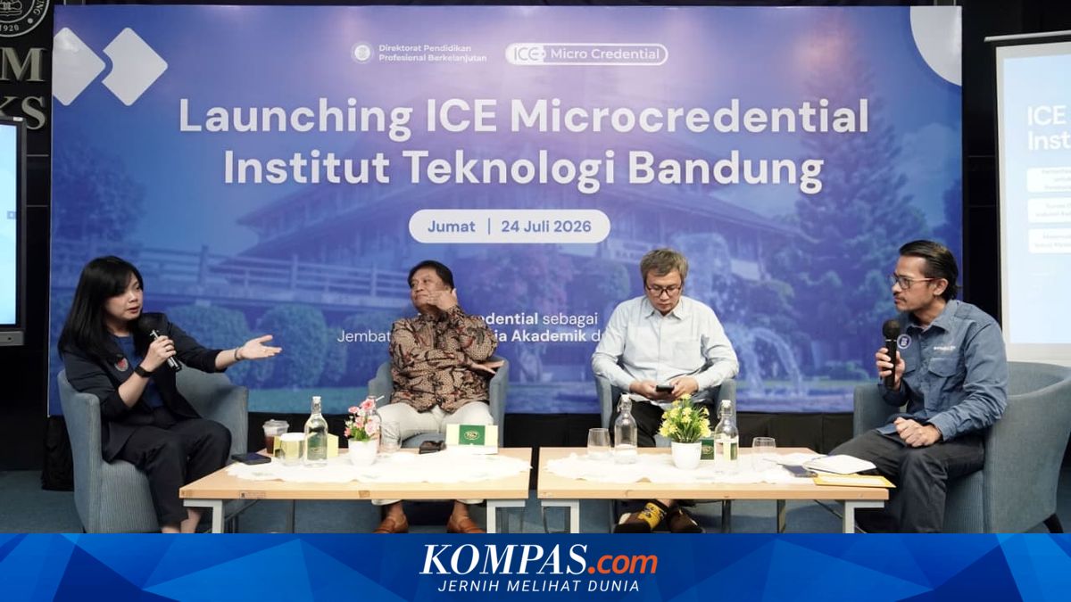 Gelar Akademis Tidak Lagi Cukup untuk Bersaing di Dunia Kerja