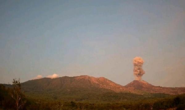 Erupsi Gunung Lewotobi Laki-Laki di NTT, Muntahkan Abu Setinggi 1,2 Km