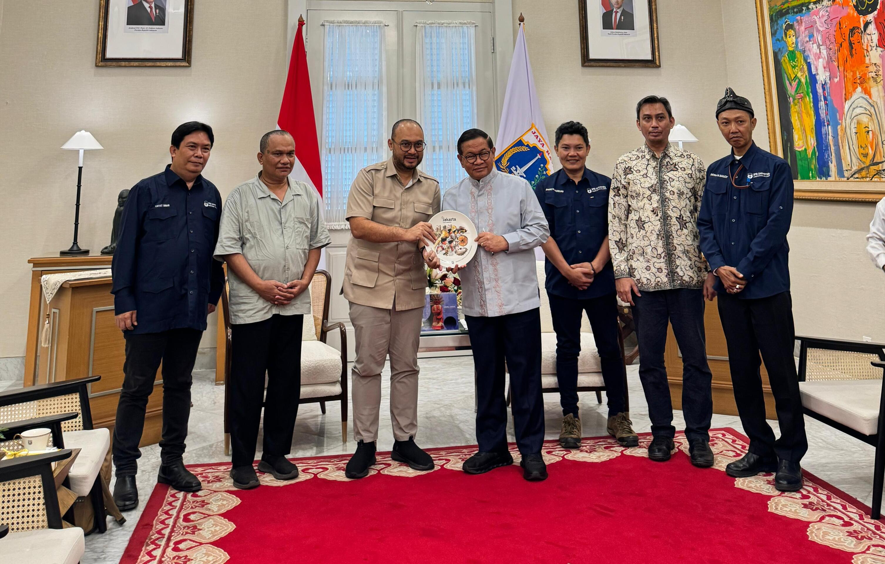 HA IPB Serahkan Cetak Biru Pesisir Jakarta kepada Gubernur Pramono Anung