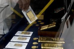 Harga Emas Antam Hari Ini Turun jadi Rp2.831.000 per Gram!