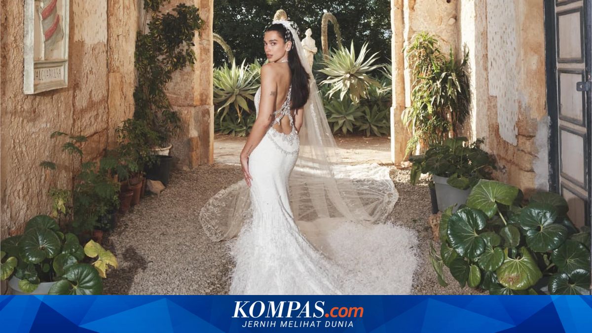 Dua Lipa Menikah dengan Callum Turner, Tampil Anggun dalam Gaun Chanel Bersejarah