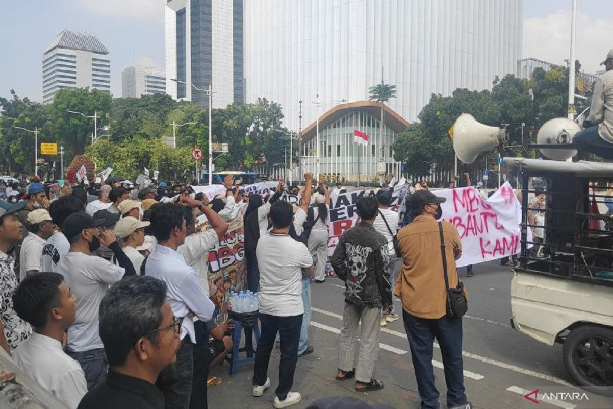 Aksi Massa di Jakarta Dukung Program Makan Bergizi Gratis (MBG)