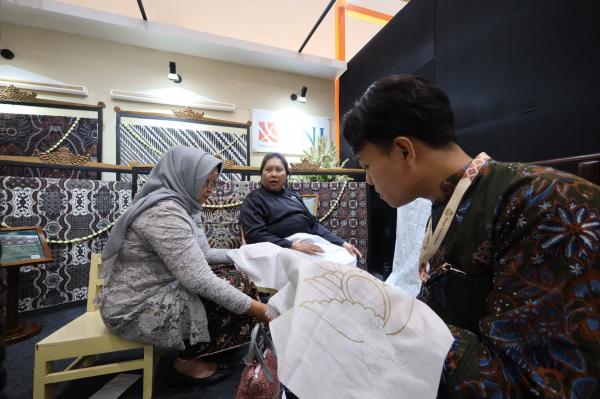 BNI Dukung Ekonomi Kreatif dengan Hadirkan Mitra Binaan Batik di Puspa Nuswantara 2026