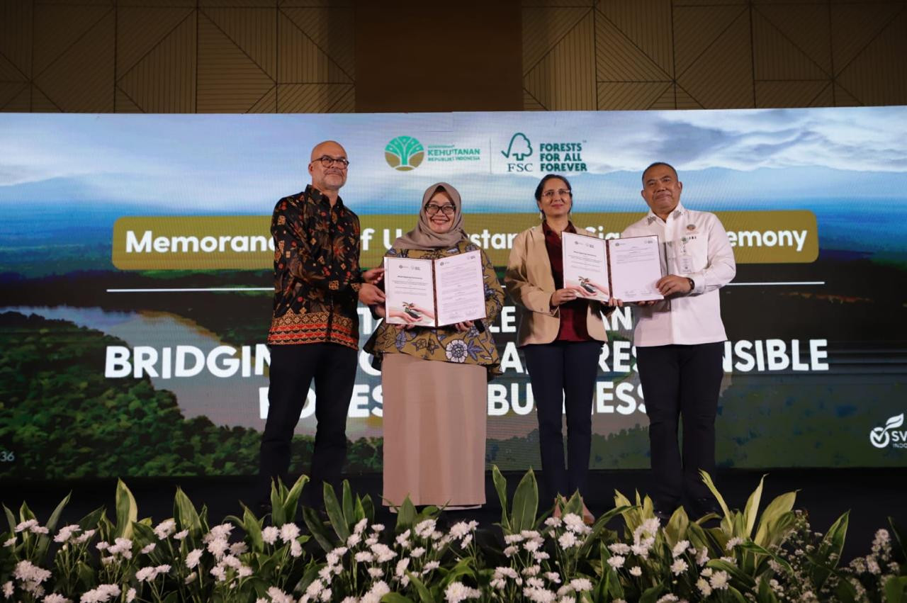 Kementerian Kehutanan dan FSC Tanda Tangani MoU untuk Pengelolaan Hutan Berkelanjutan