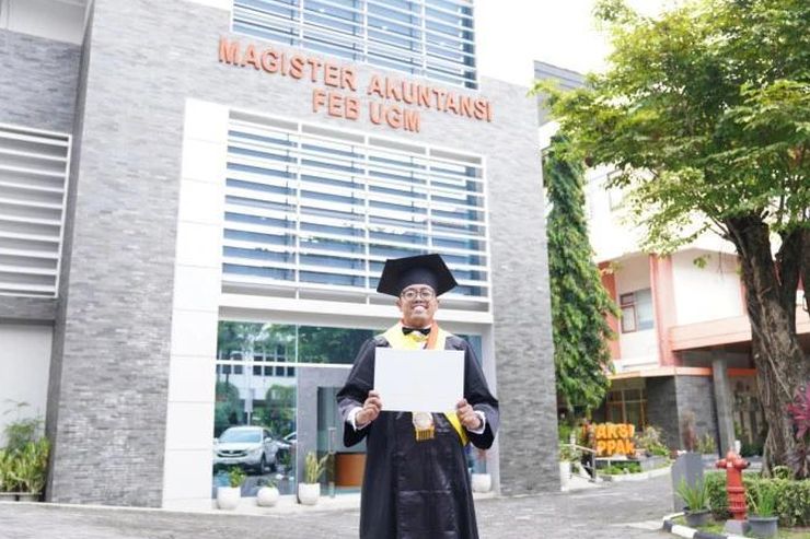 Prestasi Luar Biasa ASN Buono Aji, Raih Gelar S2 UGM dengan IPK Sempurna dalam Waktu Kurang dari 2 Tahun