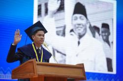 Anak Sopir Angkot Raih Mimpi di ITB, Kisah Inspiratif yang Mengharukan