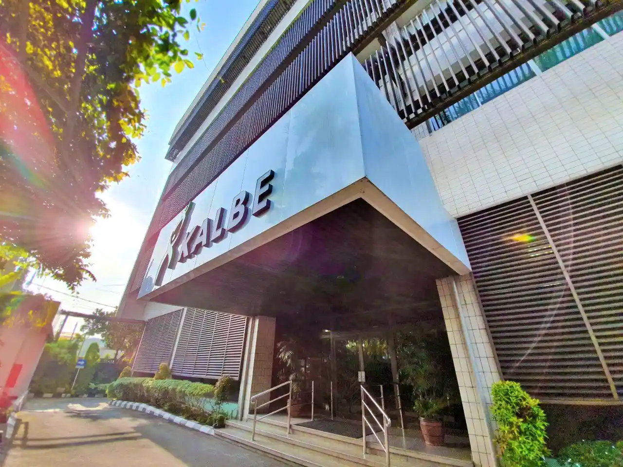 Saham KLBF Anjlok 31 Persen, Analis Melihat Peluang Pemulihan