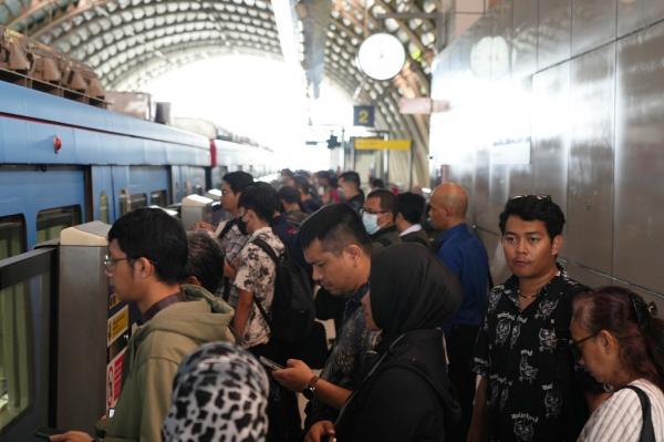Meningkatnya Penumpang LRT Jabodebek saat Libur Kenaikan Yesus Kristus