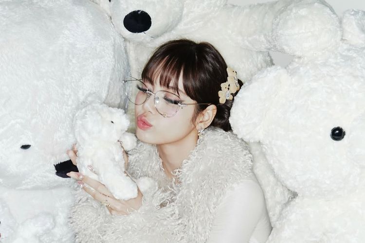 Lisa BLACKPINK Merayakan Ulang Tahun ke-29 dengan Gaya Unik dan Penuh Semangat