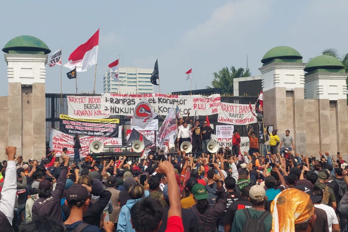 Massa AMPB Mengakhiri Aksi Setelah Audiensi dengan DPR