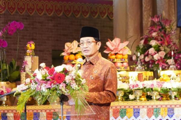 Selamat Hari Waisak: Menag Ajak Umat Buddha Perkuat Kebajikan dan Perdamaian