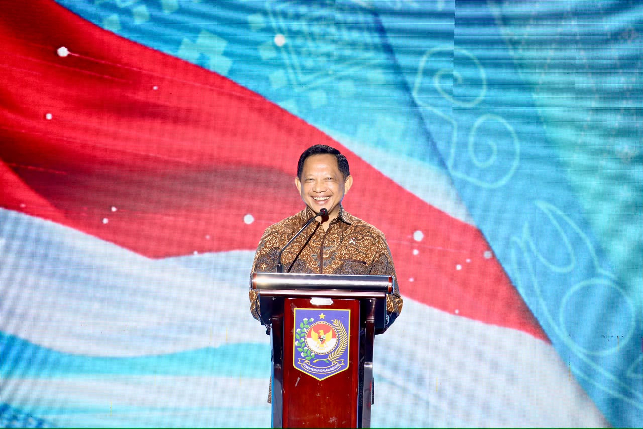 Mendagri Tito Karnavian Berikan Penghargaan kepada Pemda Berprestasi Batch II di Regional Sumatera