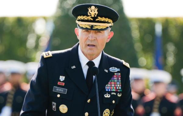 Pecat Kepala Staf Angkatan Darat AS di Tengah Ketegangan dengan Iran: Apa yang Sedang Terjadi?