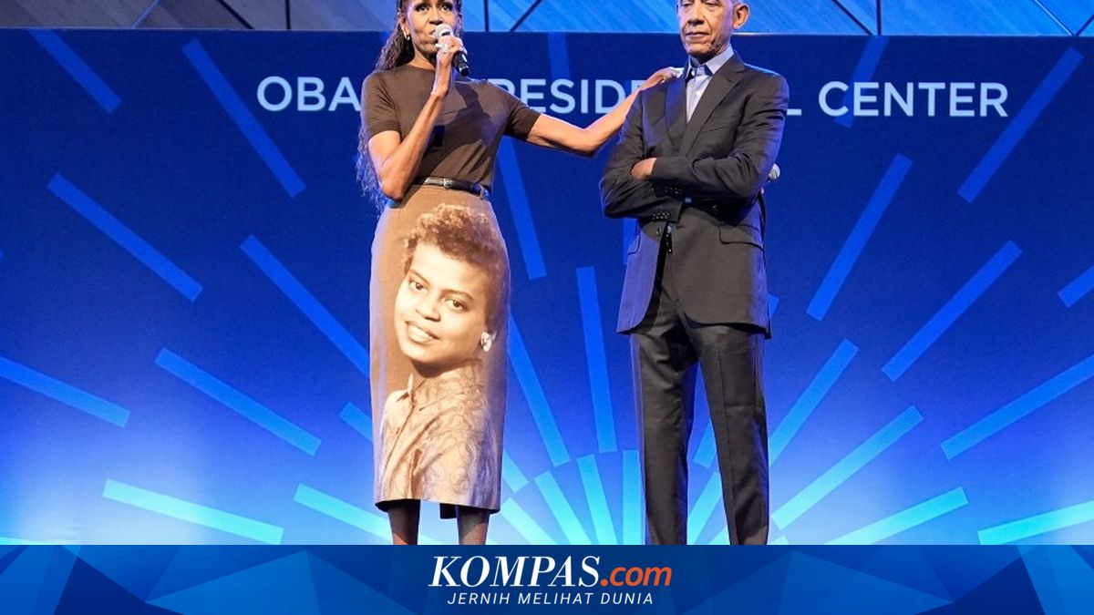 Michelle Obama Mengenang Ibu Terkasih dengan Rok Kustom Acne Studios
