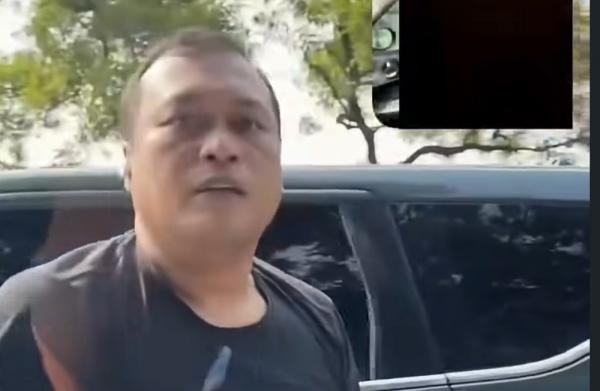 Pengemudi Calya Hancurkan Mini Cooper di Sunter karena Merasa Disenggol