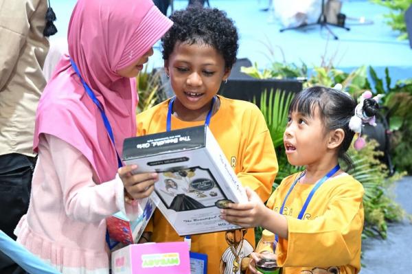 Hadiah Spesial dari Prabowo: Anak-Anak Terima Mobil-Mobilan dan Boneka di Acara Open House