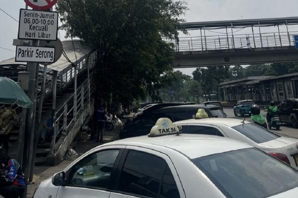 Parkir di Pinggir Jalan Cawang Diperbolehkan dengan Ketentuan