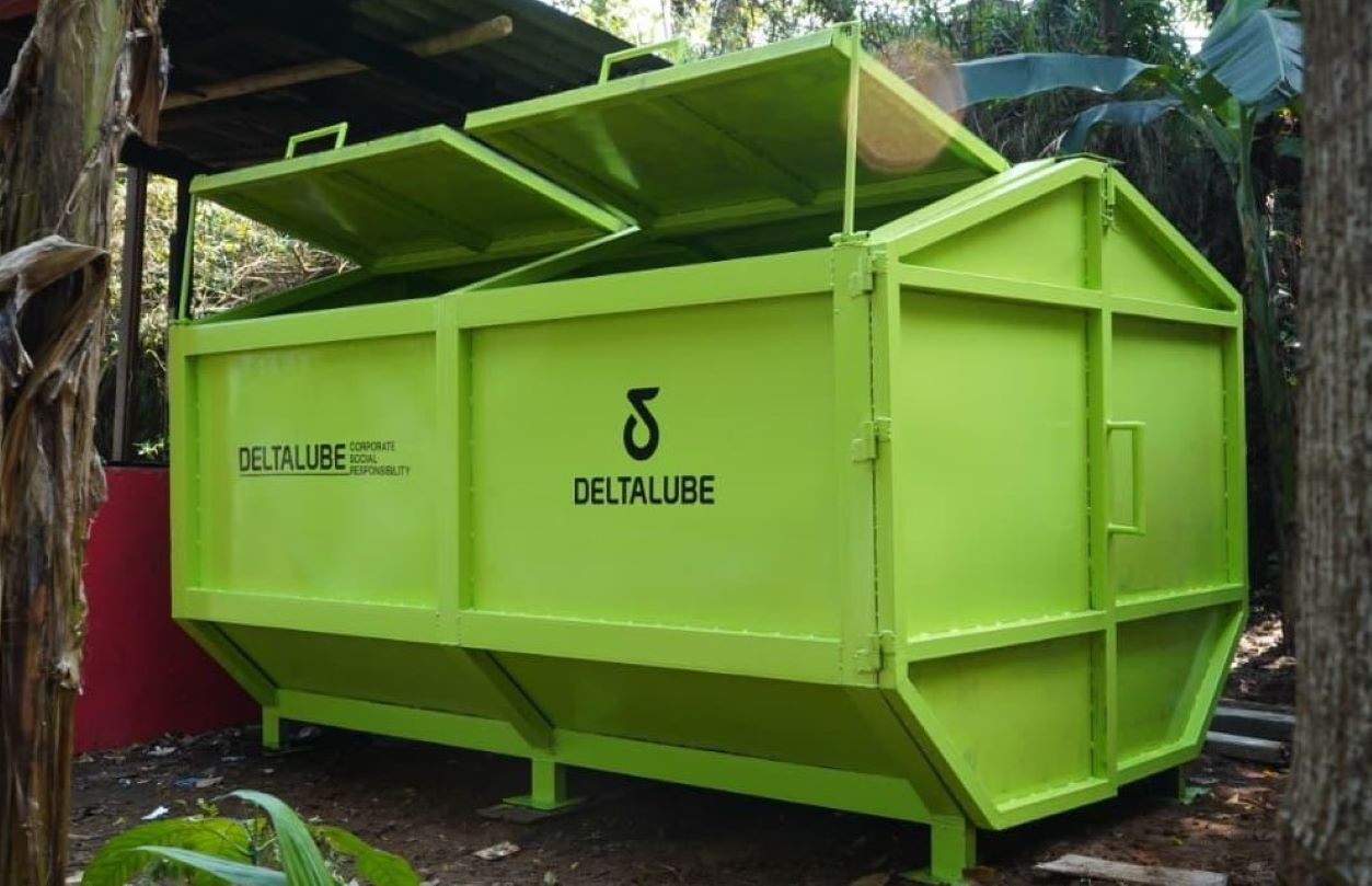 Deltalube Berikan Bantuan Penampungan Sampah untuk Warga Bogor