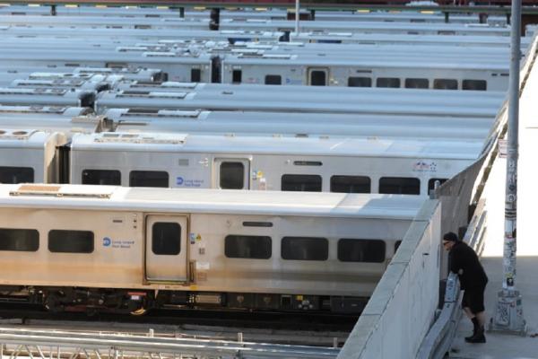 Mogok Kerja Pekerja Commuter Line di New York, Layanan Kereta Terhenti