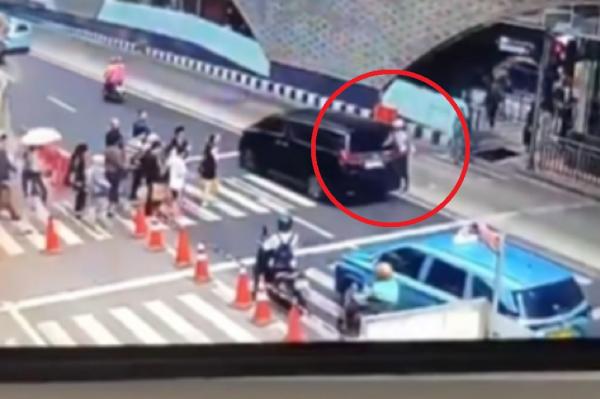 Sopir Alphard Dikenakan Tilang Usai Cekcok dengan Satpam di Bundaran HI
