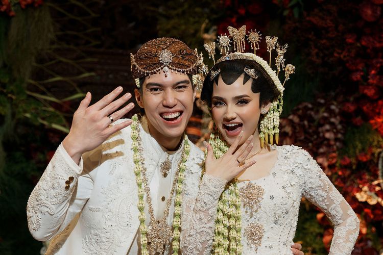 Pernikahan Mewah El Rumi dan Syifa Hadju dalam Nuansa Jawa