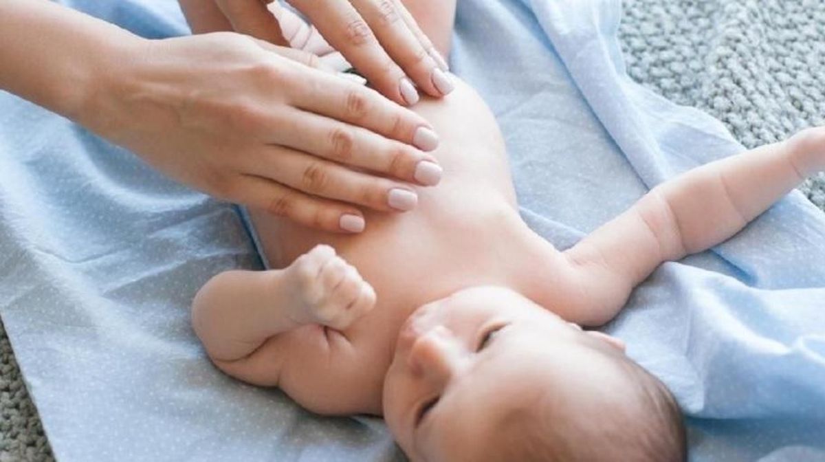 Pijat Bayi: Manfaat dan Risiko yang Perlu Diketahui