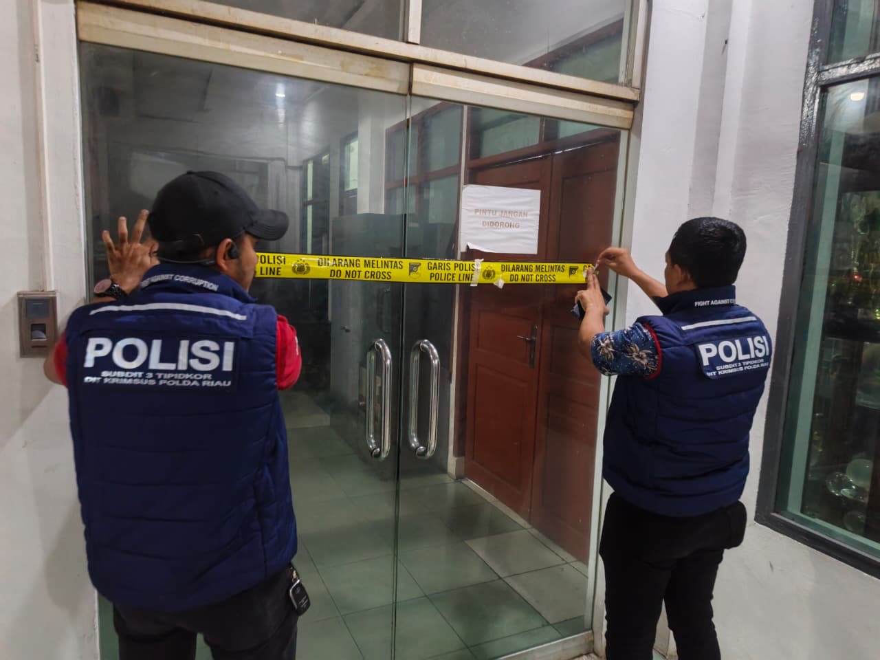 Polda Riau Melakukan Penggeledahan di Kantor PUPR Rokan Hilir
