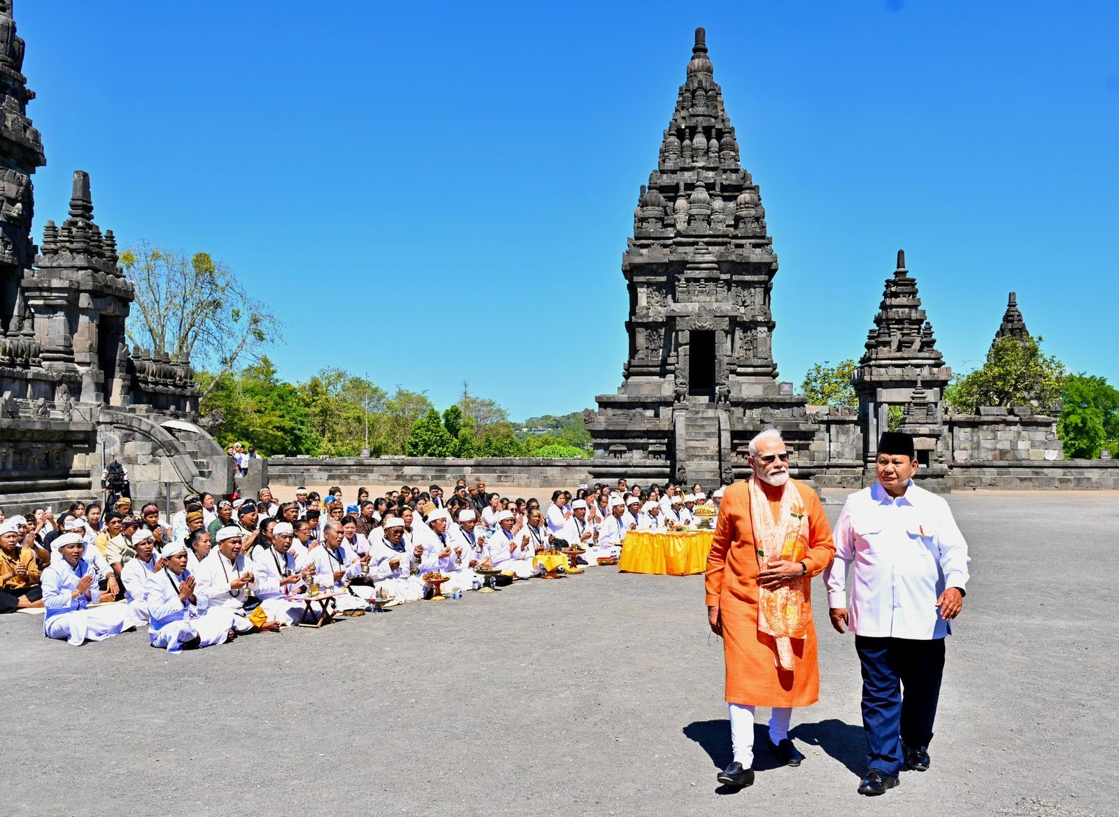 Prabowo dan PM Modi Laksanakan Restorasi Candi Prambanan