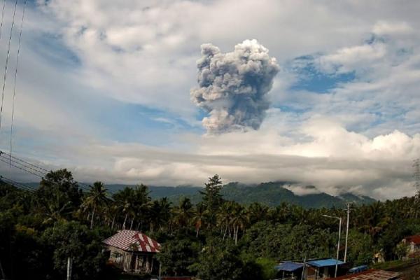 Gunung Dukono Masih Aktif, Warga Diminta Jaga Jarak