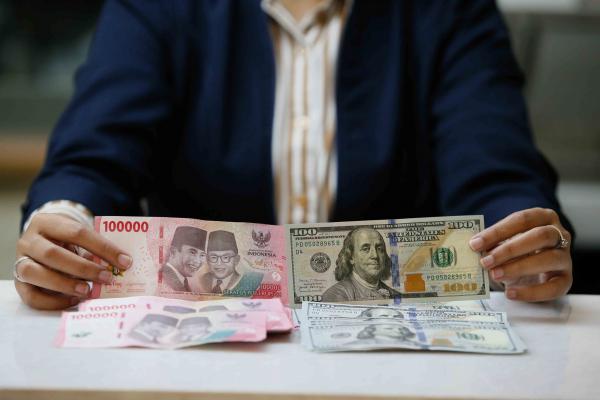 Rupiah Diperkirakan Terus Melemah Pekan Depan