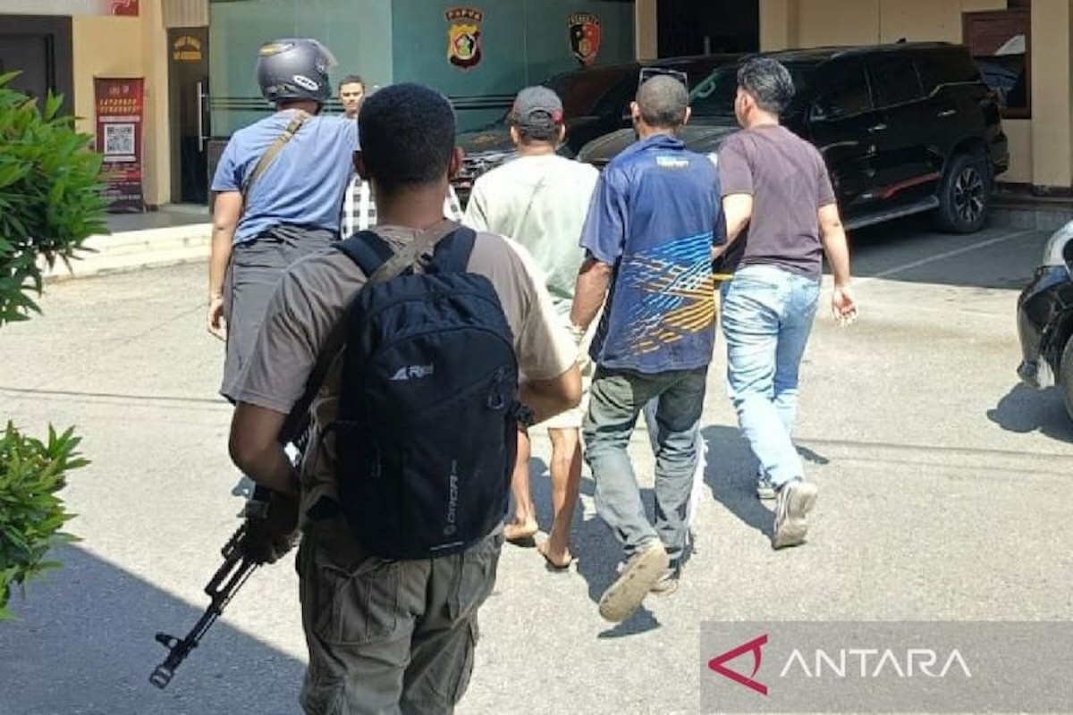 Satgas Damai Cartenz Ungkap Jaringan Pengedar Senjata Api untuk KKB