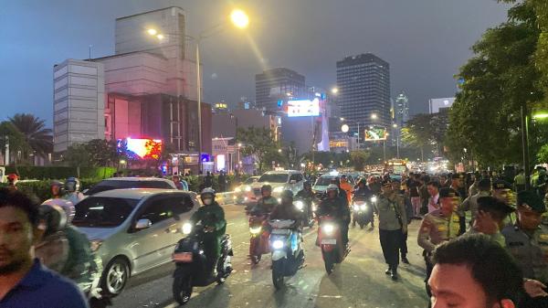 Aksi Demonstrasi Mahasiswa di Jalan Sudirman Berakhir dengan Pembubaran Diri