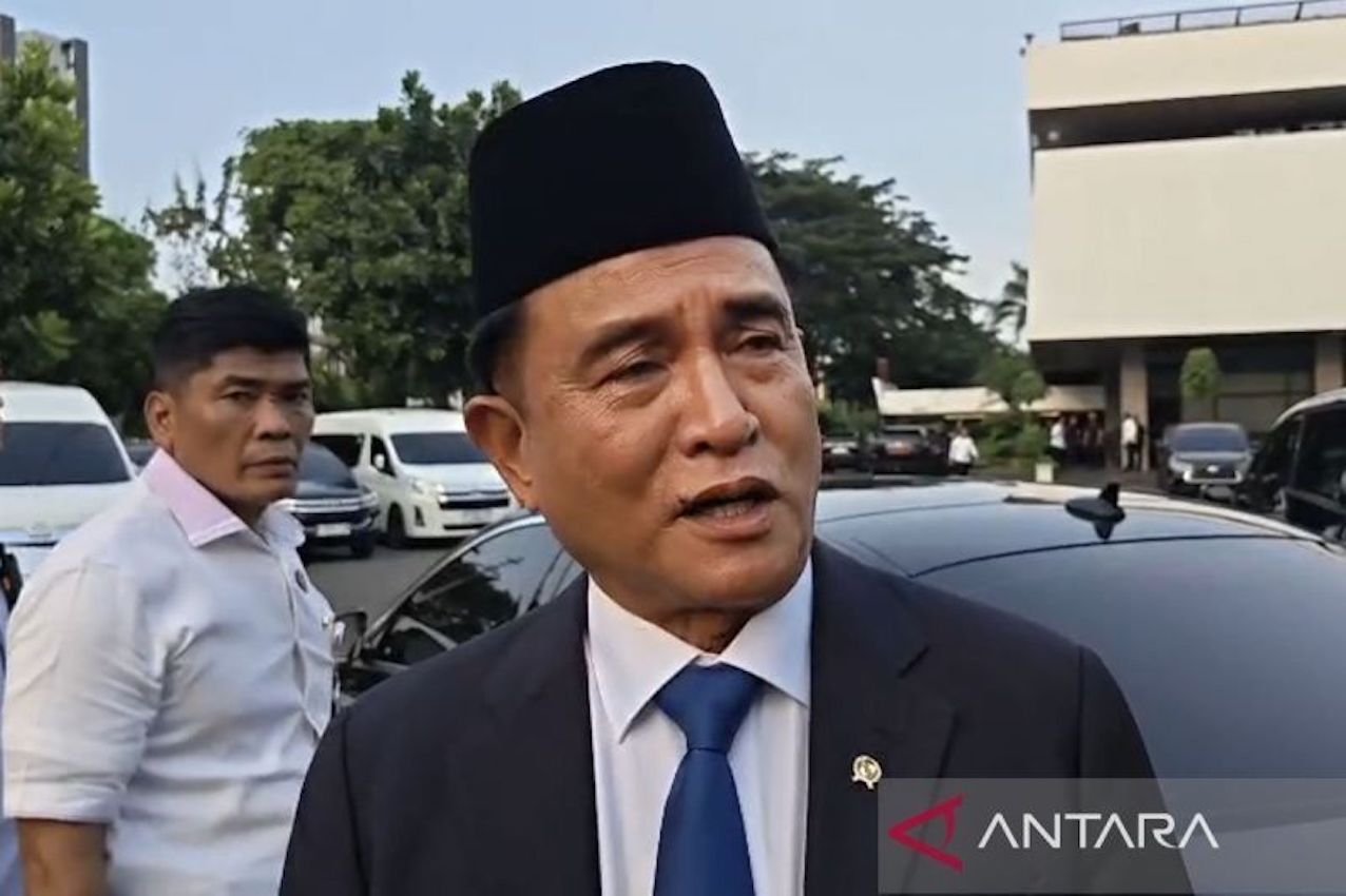 Menko Yusril Minta Publik Awasi Penyidikan Kasus Febrie Adriansyah