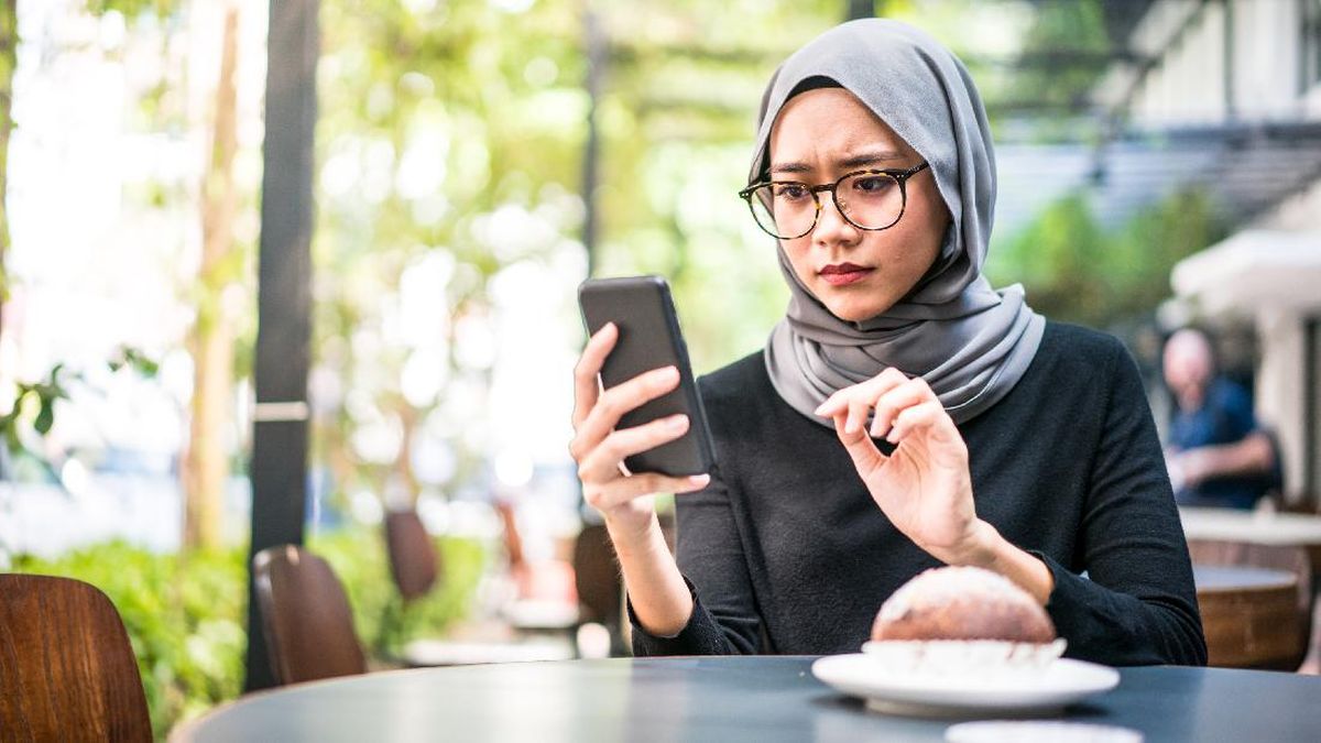 Mengatasi Kecemasan dengan Mengubah Kebiasaan Mengecek Saldo