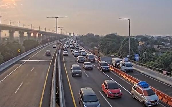 Arus Mudik Lebaran: Kemacetan Panjang di Tol MBZ Arah Cikampek