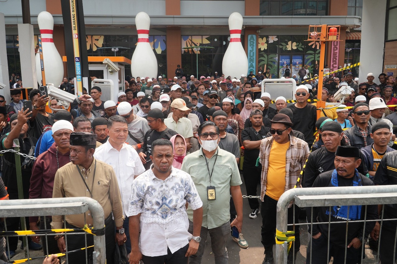 ---
Ratusan Massa Gelar Unjuk Rasa Tuntut Hak Tanah Adat di Jakarta Barat
---