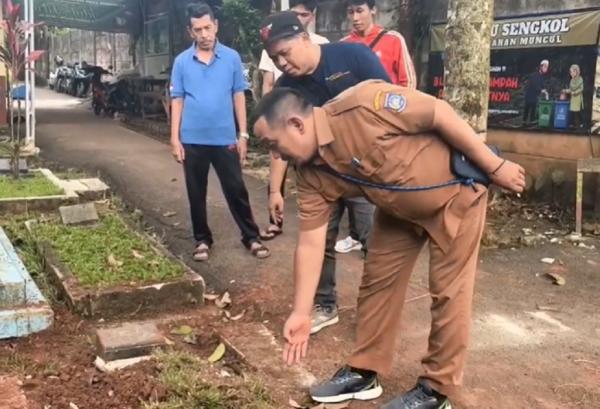Aksi Pemuda Membongkar Makam Ibu di Tangerang Selatan